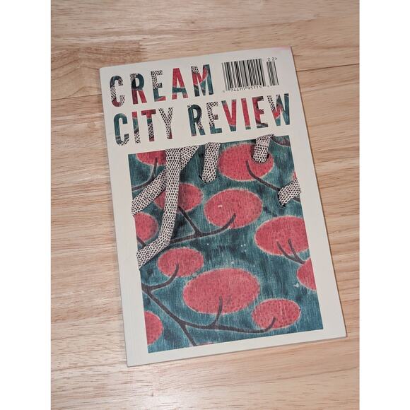 Cream City Review Literary Magazine UW-Milwaukee Spring/Summer 2022 Vol 46 No 1 - Picture 1 of 7